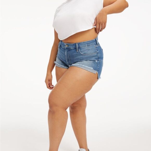 Good American Good Curve Denim Shorts Distressed High Rise Size 24 (4XL) NWT - Picture 3 of 16